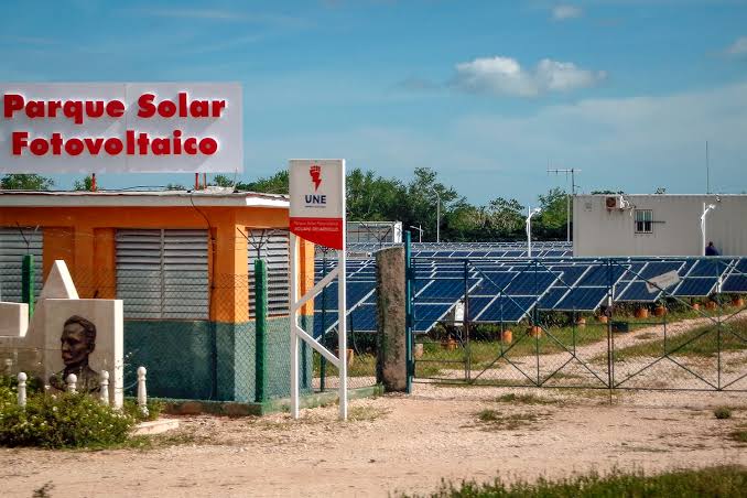 Nuevo marco fiscal busca impulsar energías renovables, pero la crisis eléctrica persiste en Cuba