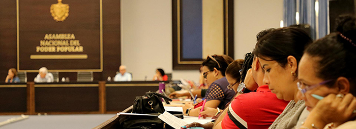 Parlamento cubano presenta proyectos de ley para consulta ciudadana, pero sin cambios reales esperados