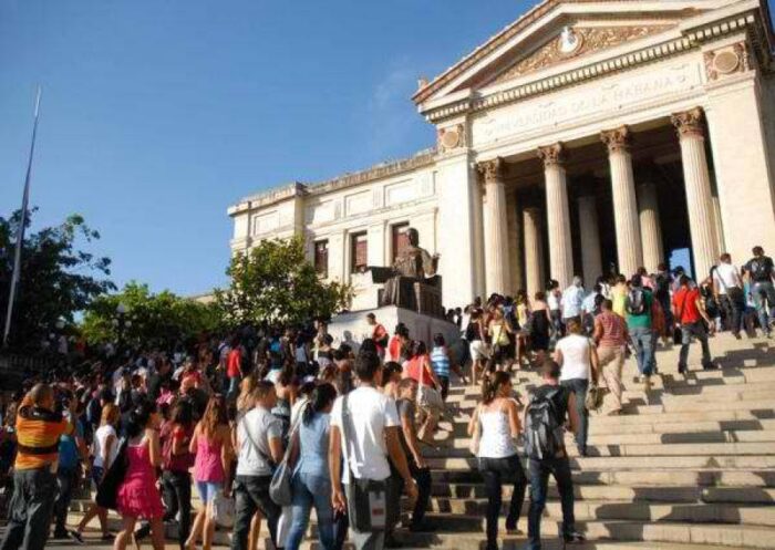 Universidad de La Habana inicia curso 2026-2027 con limitaciones logísticas y flexibilidad docente