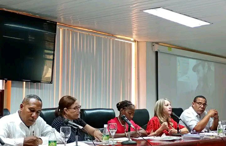 Dificultades educativas marcan el inicio del curso escolar en Cuba, pero el régimen lo presenta como una "fiesta