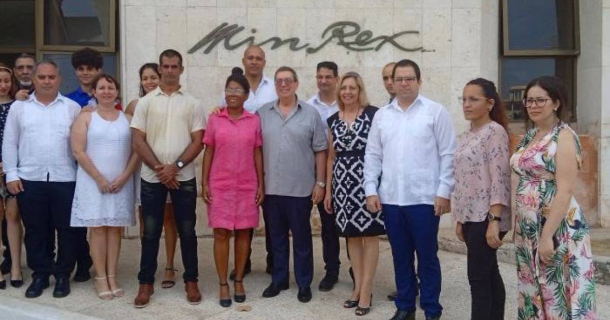 Cuba recibe a diplomáticos expulsados de República Dominicana: un acto de propaganda ante el aislamiento