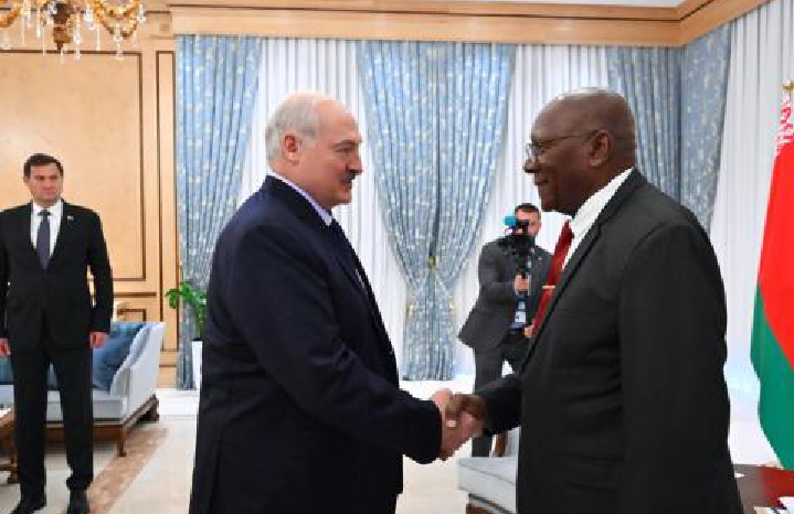 Valdés Mesa se reúne con Lukashenko en Astaná, busca fortalecer la alianza con Belarús