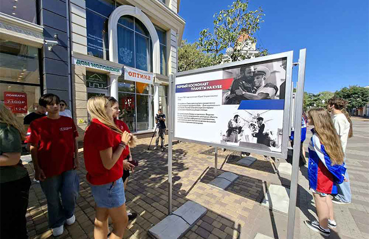 Inauguran exposición fotográfica en Crimea por centenario de Fidel Castro