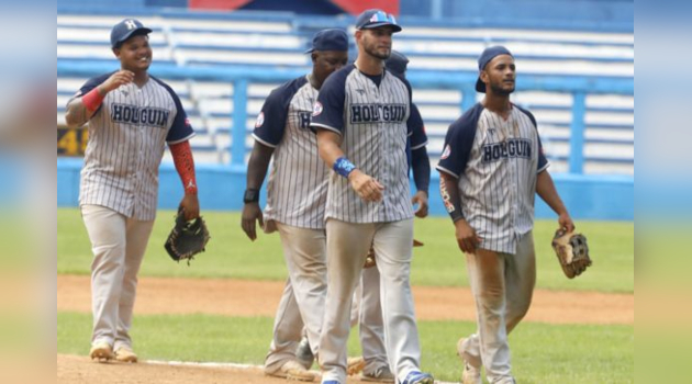 Cachorros de Holguín y Leñadores de Las Tunas avanzan a postemporada de la IV Liga Élite del Béisbol Cubano