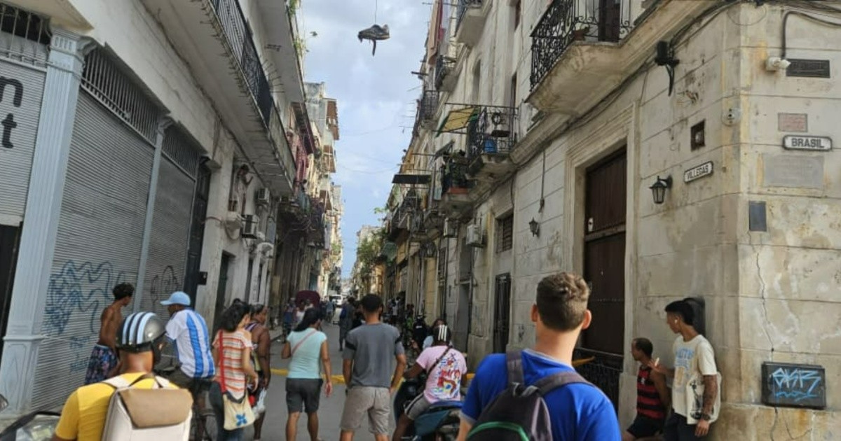 Apagones en La Habana Vieja: Vecinos bloquean calles ante la indiferencia del régimen