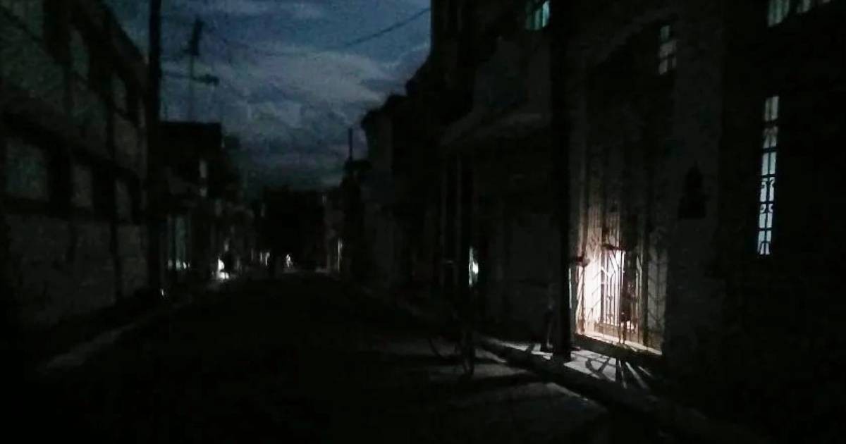 Apagones en Cuba: déficit eléctrico supera los 2,000 MW