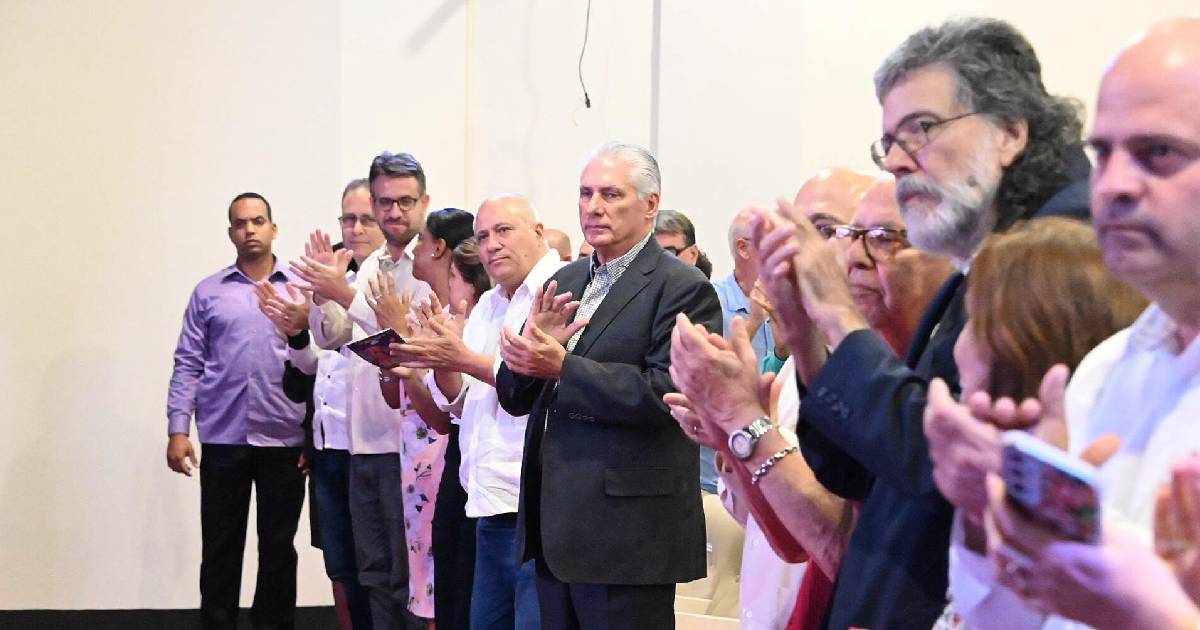 Fidel Castro "defiende" su legado, pero silencia el debate crítico en Cuba