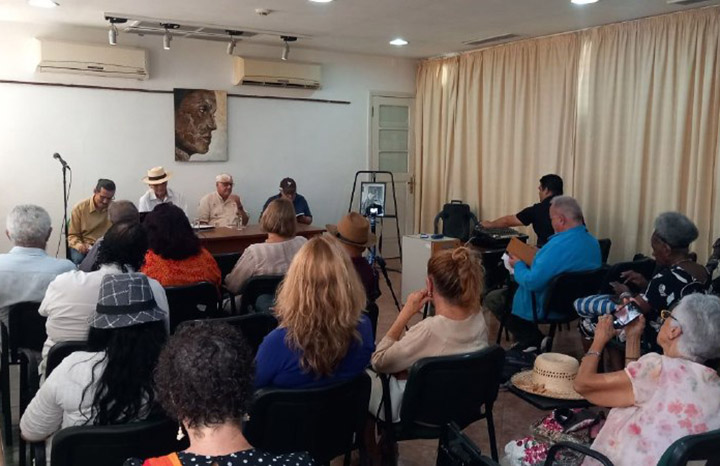 Centro Dulce María Loynaz recibe lecturas del XXXII Festival Internacional de Poesía de La Habana