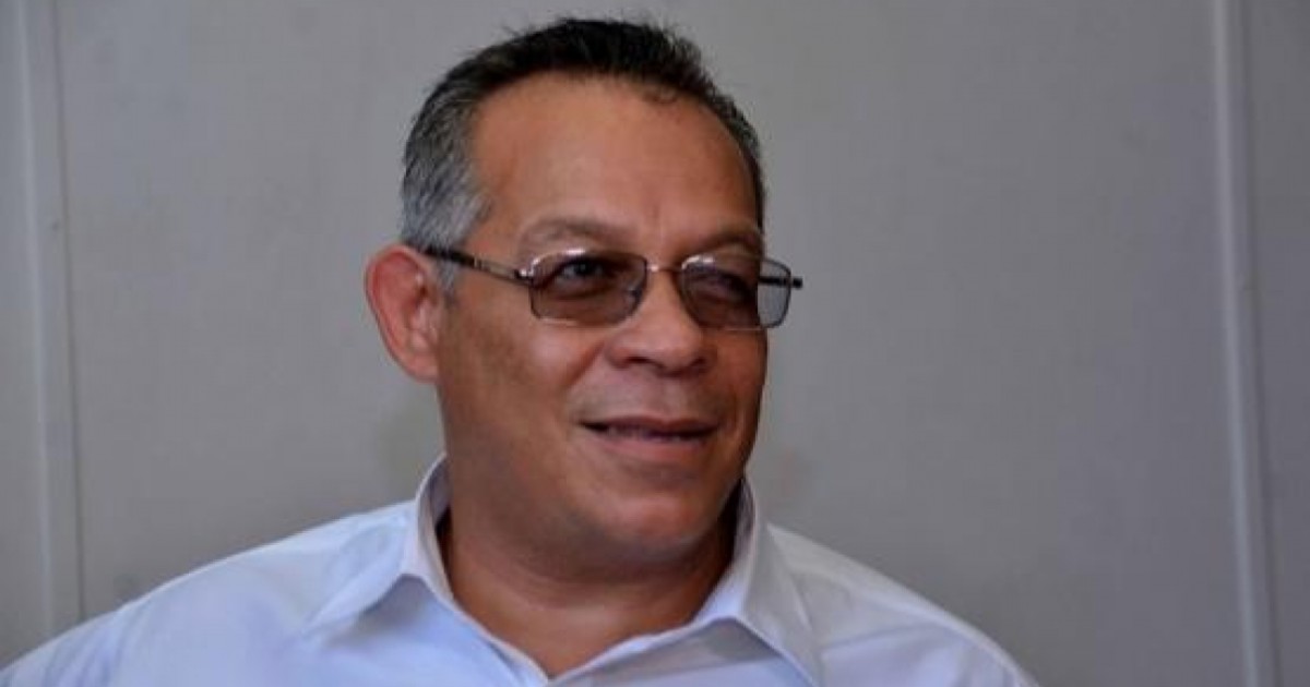 Ministro asegura salarios para trabajadores, pero el combustible sigue en crisis