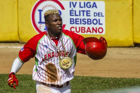 Leñadores de Las Tunas vencen a Cachorros y se acercan a la final de la Liga Élite del Béisbol Cubano