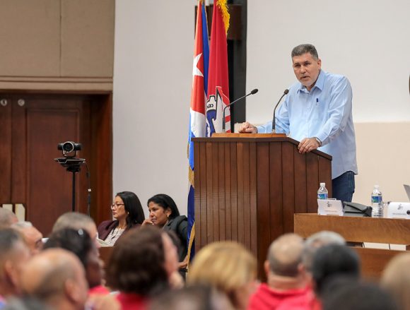 Oscar Pérez-Oliva: el programa económico del régimen y sus 176 transformaciones que no generan riqueza para el pueblo