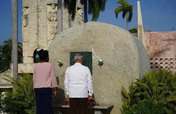 Santiago de Cuba rinde homenaje a padres y a Céspedes en su día